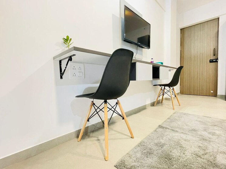 Master Bedroom, saarrthi-skybizz Studio 177 Sq.Ft. Apartment In Mahalunge Pune 7826429