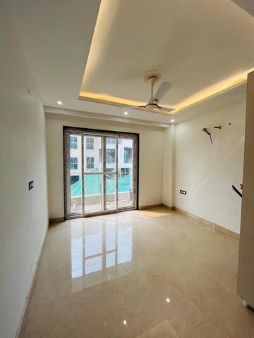 Room in 3.5 BHK Builder Floor at Ansal API Esencia, Sector 67 – for Sale