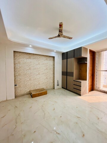 Room in 3.5 BHK Builder Floor at Ansal API Esencia, Sector 67 – for Sale