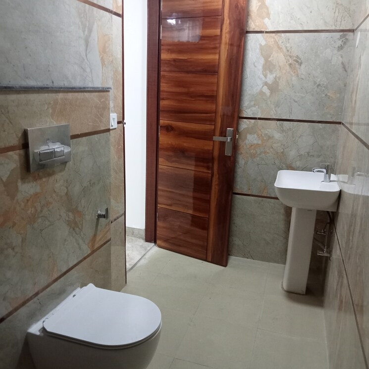 Bathroom, chattarpur 3 Bedroom 1100 Sq.Ft. Builder Floor In Chattarpur Delhi 7826801
