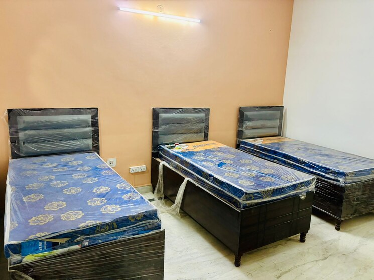 Room, sector 27 Pg For Girls In Sector 27 7826942