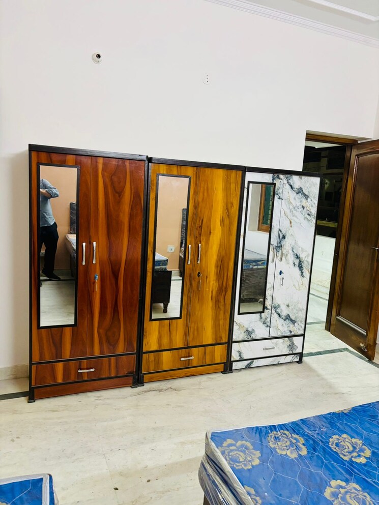 Room, sector 27 Pg For Girls In Sector 27 7826942