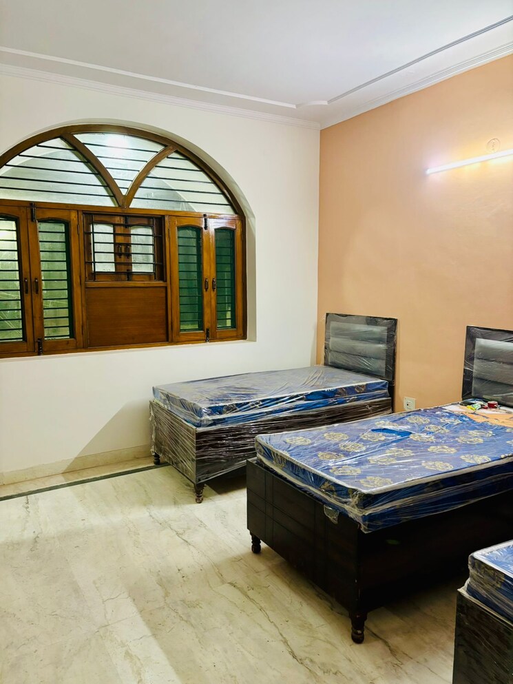 Room, sector 27 Pg For Girls In Sector 27 7826954