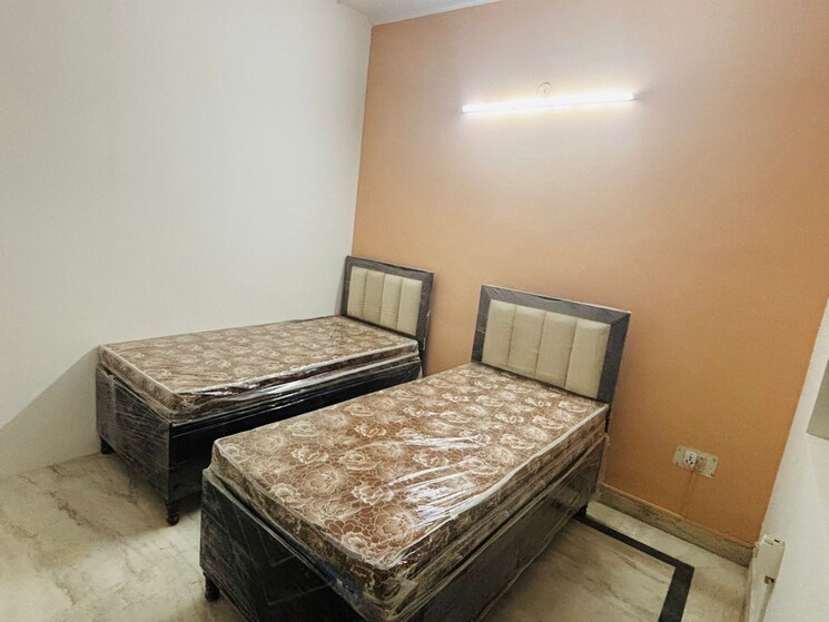 Room, sector 27 Pg For Girls In Sector 27 7826962