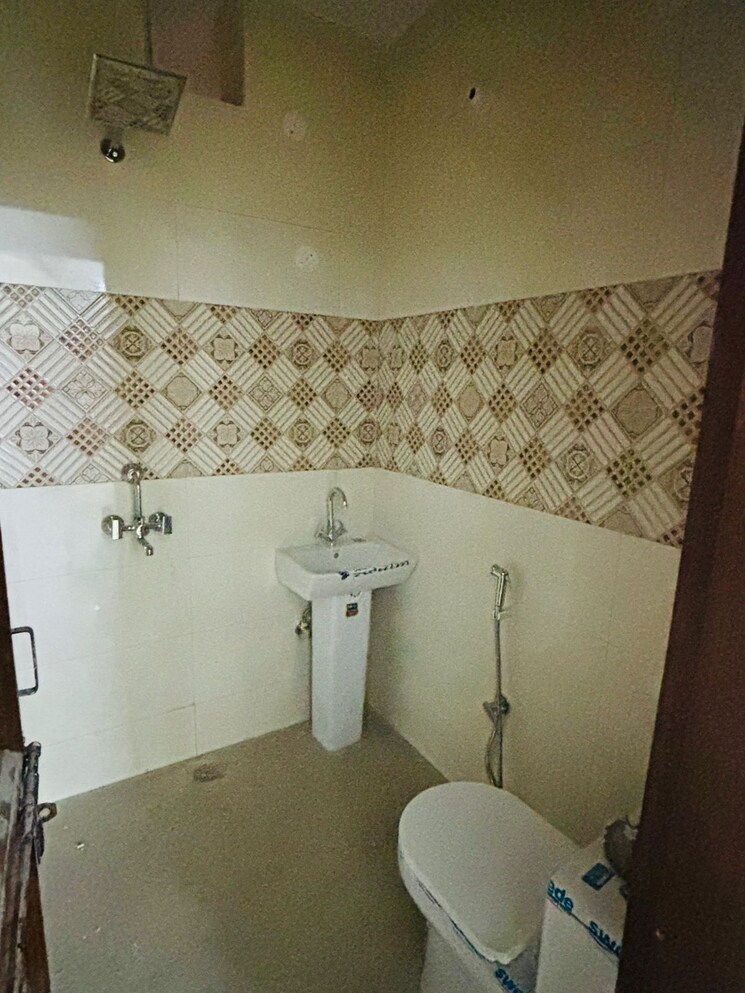 Bathroom, sector 27 Pg For Girls In Sector 27 7826962