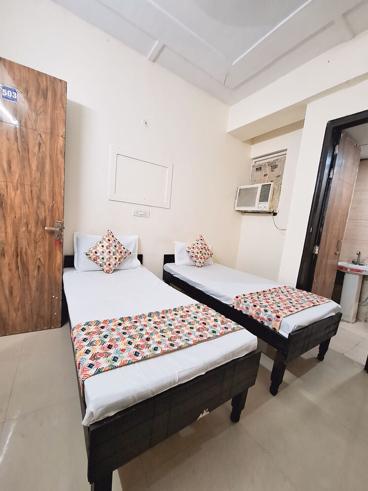 Room, sector 73 Pg For Boys & Girls In Sector 73 7826983