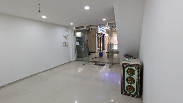 Team Area, spine-city-mall Commercial Shop 625 Sq.Ft. In Moshi Pune 7827063