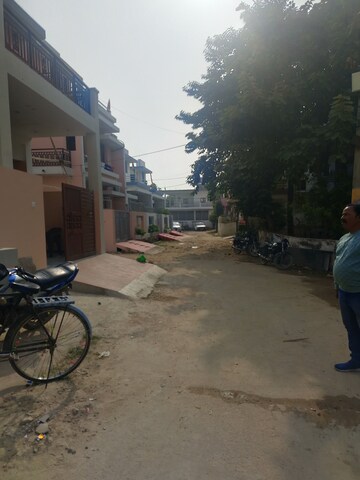 Parking in 3 BHK Independent House at Gomti Nagar – for Sale