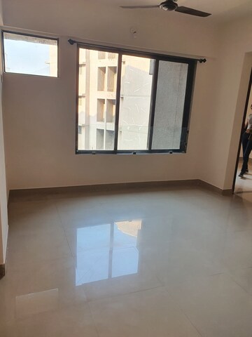 Room in 2 BHK Apartment at Everest Country Side, Kasarvadavali – for Sale