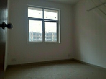Room in 3 BHK Apartment at Mahagun Mywoods, Sector 16c Greater Noida – for Sale