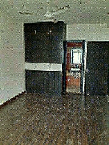 Room in 3 BHK Apartment at Mahagun Mywoods, Sector 16c Greater Noida – for Sale