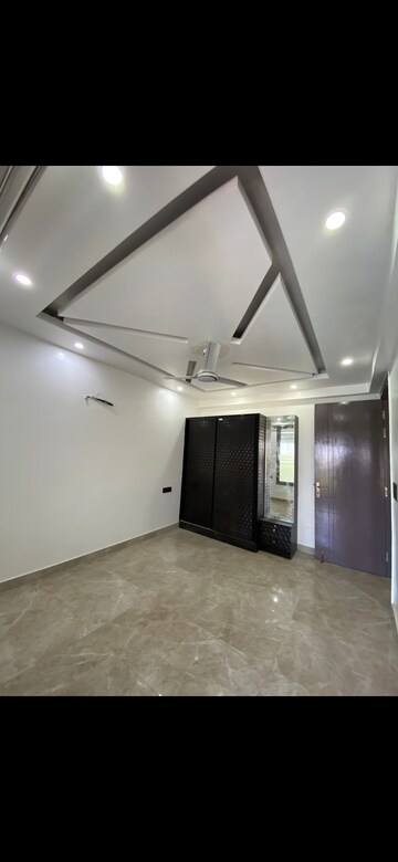 Room in 3 BHK Builder Floor at Vasant Kunj – for Sale