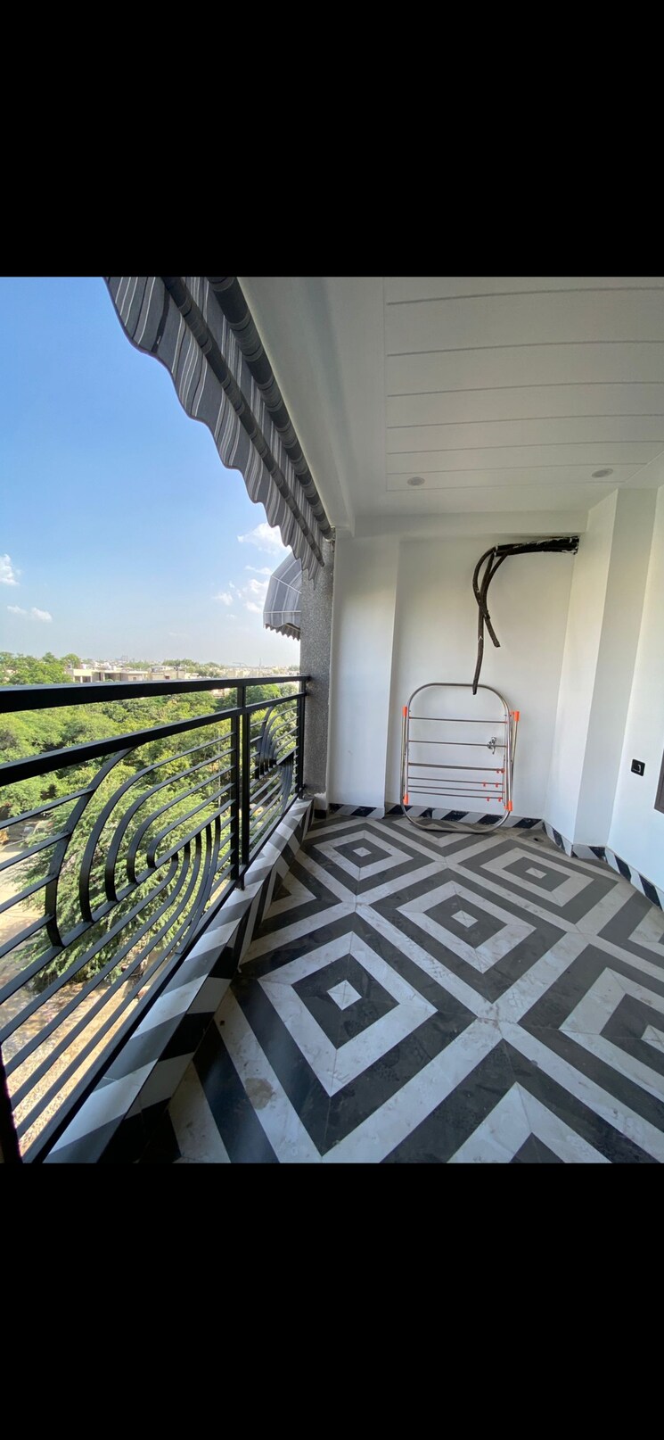 Balcony, vasant kunj 3 Bedroom 150 Sq.Yd. Builder Floor In Vasant Kunj Delhi 7827464