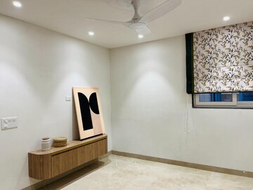 Room in 4 BHK Builder Floor at BPTP Floors, Sector 70 – for Sale