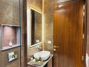 Furnished Amenities in 4 BHK Builder Floor at BPTP Floors, Sector 70 – for Sale