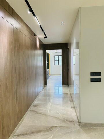 Building Lobby in 4 BHK Builder Floor at Unitech South City II, Sector 50 – for Sale