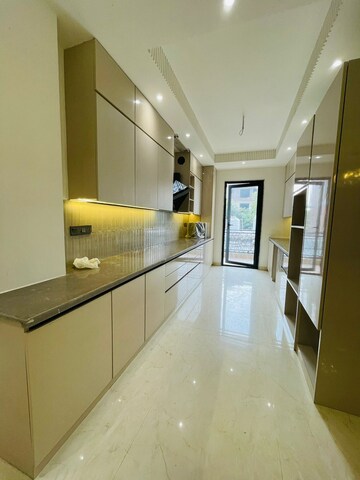 Building Lobby in 4 BHK Builder Floor at Ansal API Esencia, Sector 67 – for Sale