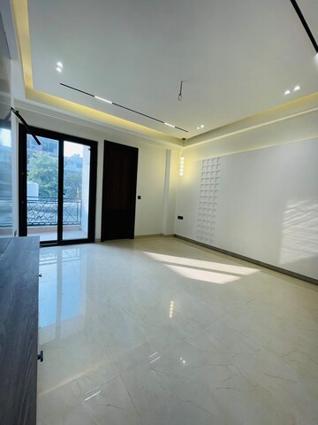 Room in 4 BHK Builder Floor at Ansal API Esencia, Sector 67 – for Sale