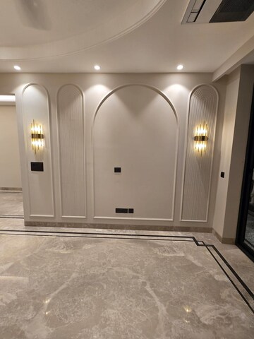 Building Lobby in 4 BHK Builder Floor at Ansal API Esencia, Sector 67 – for Sale