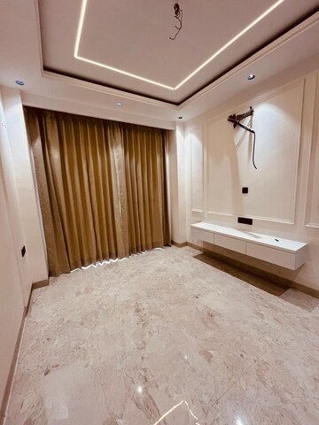 Building Lobby in 3 BHK Builder Floor at BPTP Green Oaks, Sector 70a – for Sale