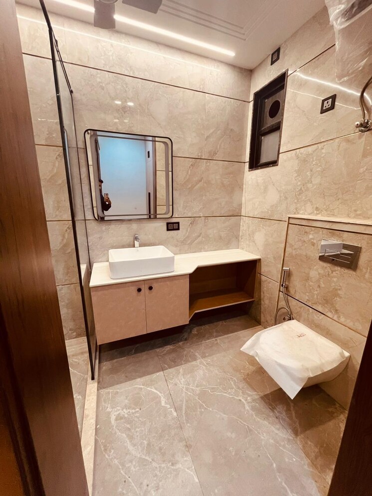 Bathroom, bptp-astaire-gardens 4 Bedroom 300 Sq.Yd. Builder Floor In Sector 70a Gurgaon 7827498