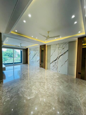 Room in 4 BHK Builder Floor at BPTP Astaire Gardens, Sector 70a – for Sale