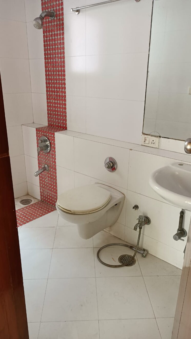 Bathroom, satguru-sharan-apartment 3 Bedroom 1600 Sq.Ft. Apartment In Bandra West Mumbai 7827524
