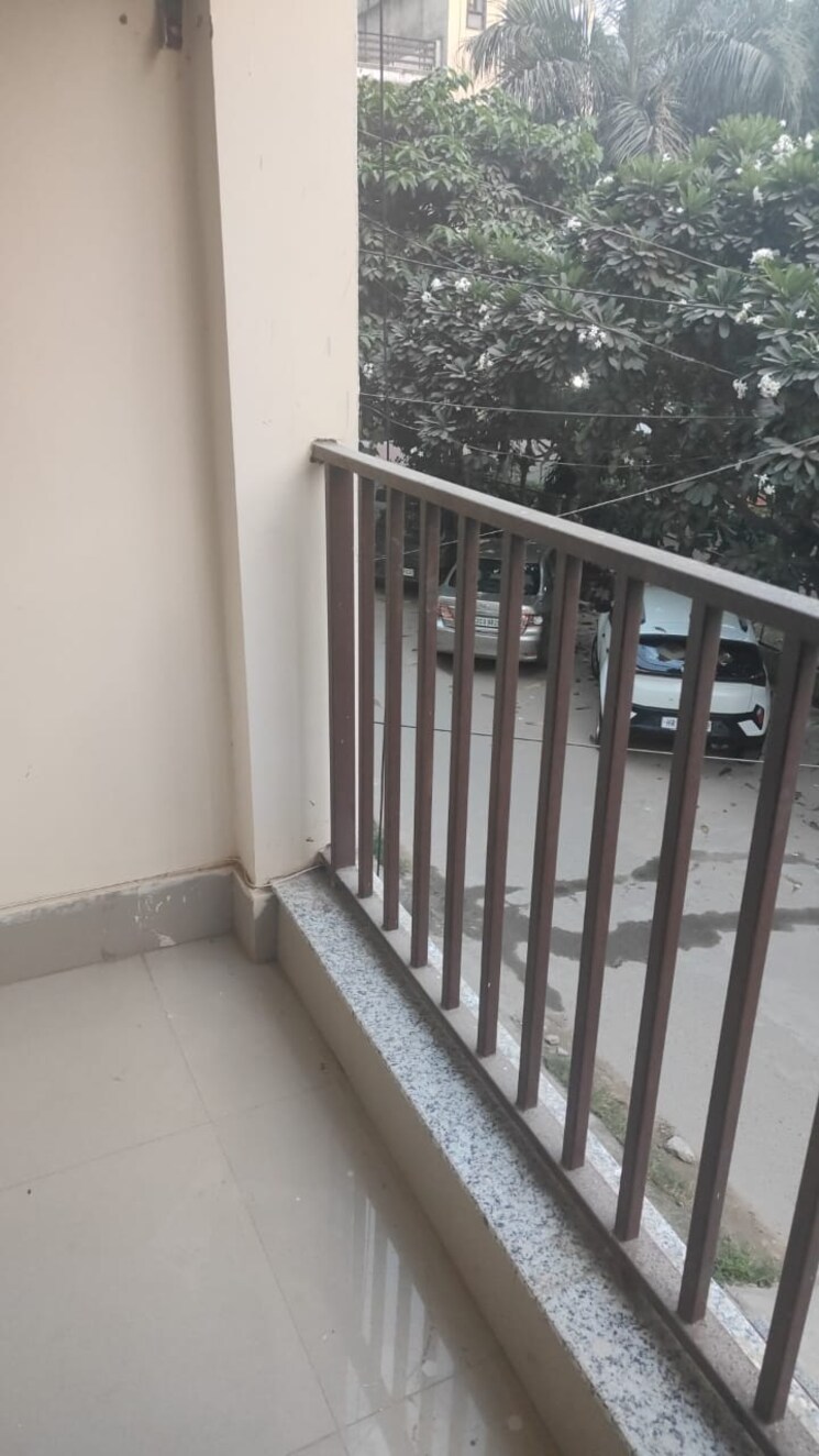 Balcony, sector 30 1 RK 350 Sq.Ft. Builder Floor In Sector 30 Gurgaon 7827555