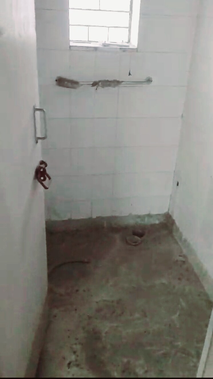 Bathroom, bakkarwala 1 Bedroom 450 Sq.Ft. Apartment In Bakkarwala Delhi 7827621