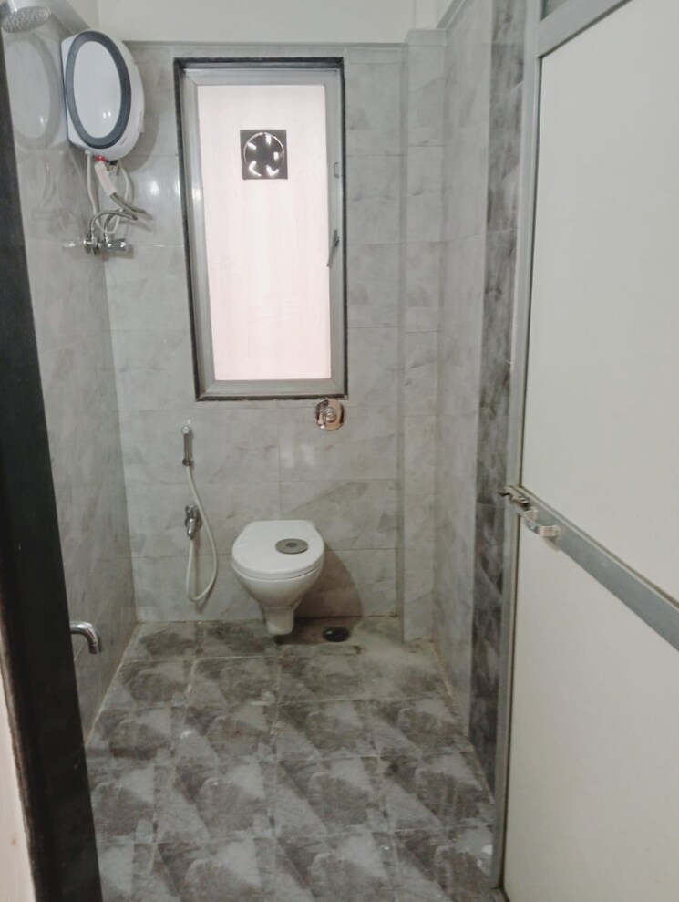 Bathroom, goregaon-west-view-chs 2 Bedroom 820 Sq.Ft. Apartment In Goregaon West Mumbai 7827646