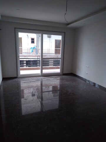 Room in 3 BHK Builder Floor at Sector 23 – for Rent