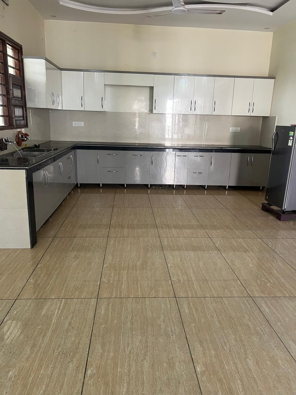 4 BHK + Servant Room Apartment For Sale in DLF Beverly Park I