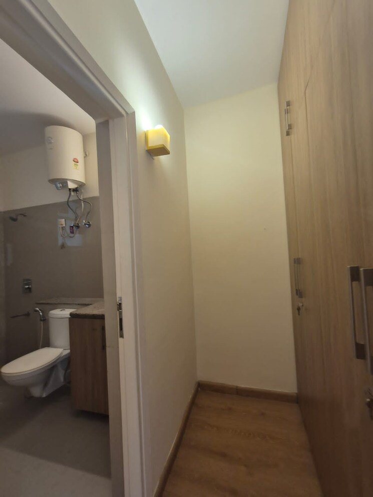 Bathroom, dlf-westend-heights 4 Bedroom 2810 Sq.Ft. Apartment In Sector 53 Gurgaon 7827871