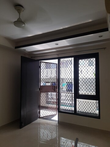 Room in 4 BHK Apartment at DLF Park Place, Sector 54 – for Sale