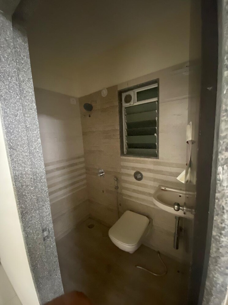 Bathroom, kandivali west 2.5 Bedroom 938 Sq.Ft. Apartment In Kandivali West Mumbai 7827962