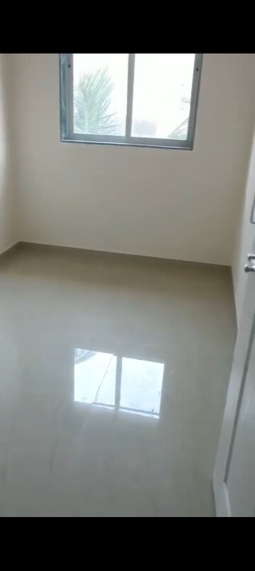 Room in 2.5 BHK Apartment at Kandivali West – for Sale