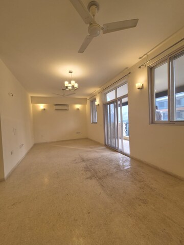 Room in 3 BHK Apartment at DLF The Skycourt, Sector 86 – for Sale