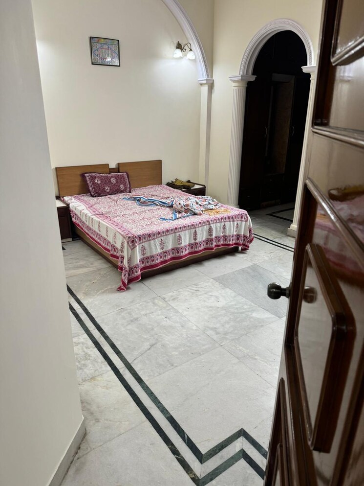 Master Bedroom, nizamuddin 3 Bedroom 200 Sq.Yd. Builder Floor In Nizamuddin Delhi 7828367