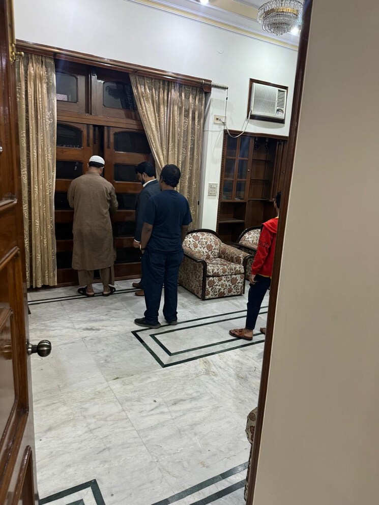 Room, nizamuddin 3 Bedroom 200 Sq.Yd. Builder Floor In Nizamuddin Delhi 7828367