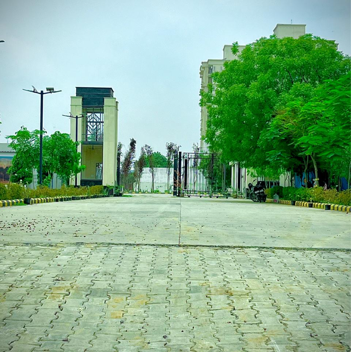 Plot For Sale in Orris Aanandam Ora