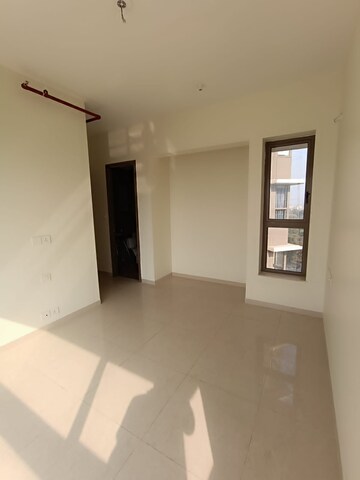 Room in 2 BHK Apartment at Kalpataru Paramount A, Kapur Bawdi – for Sale