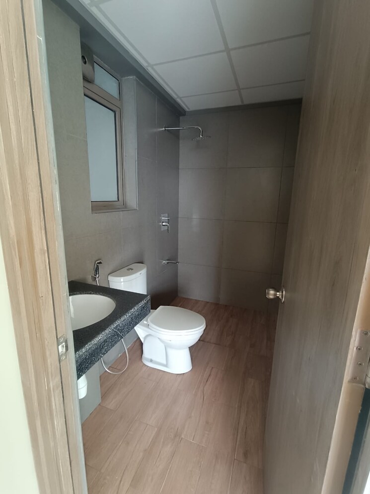 Bathroom, kalpataru-paramount-a 2 Bedroom 711 Sq.Ft. Apartment In Kapur Bawdi Thane 7828448