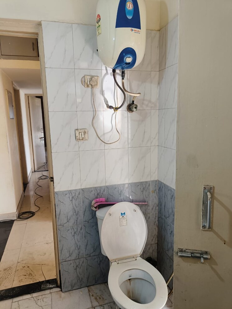 Bathroom, rail-vihar-sector-30 2 Bedroom 1100 Sq.Ft. Builder Floor In Sector 30 Noida 7828480