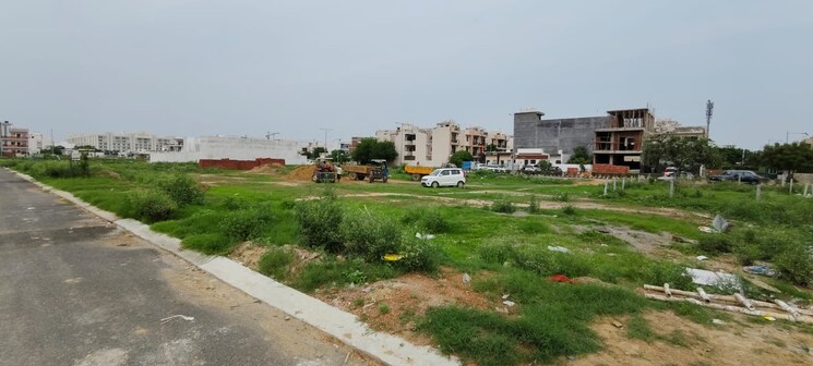 Garden, pinewood-enclave  200 Sq.Mt. Plot In Wave City Ghaziabad 7828941