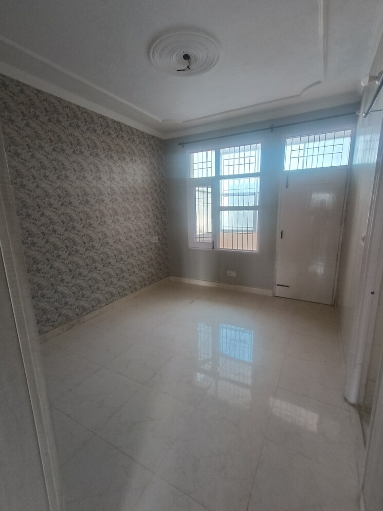 Room, ms-enclave-zirakpur 3 Bedroom 135 Sq.Yd. Builder Floor In Dhakoli Zirakpur 7828999