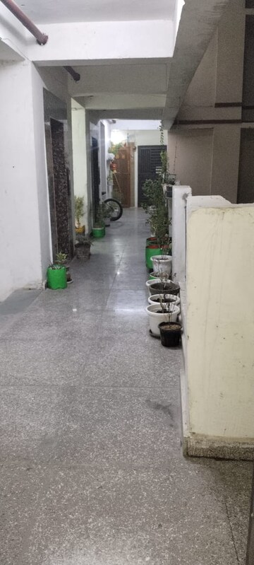 Parking in 2.5 BHK Apartment at Amrapali Silicon City, Sector 76 – for Sale