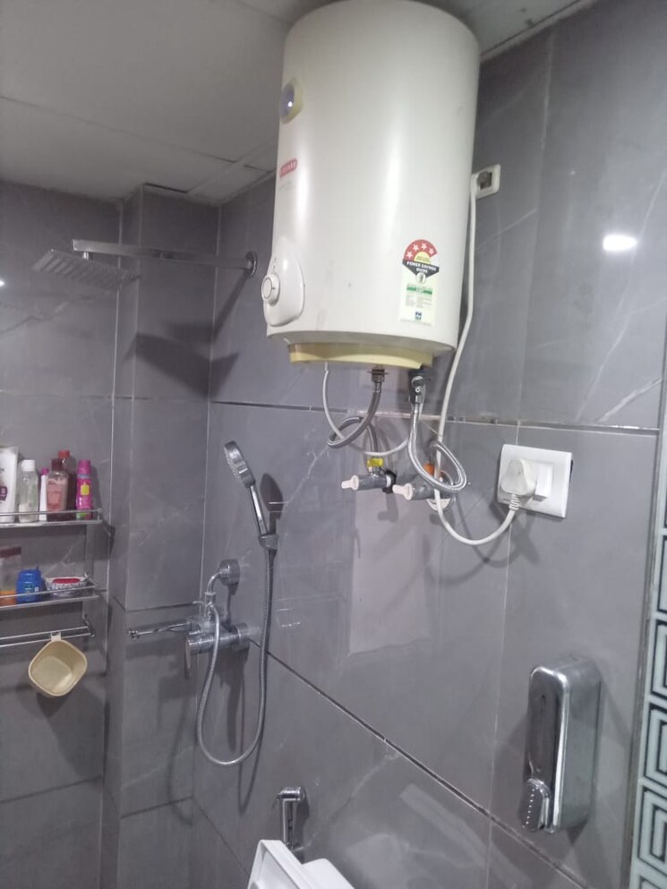 Bathroom, mahagun-mywoods 3 Bedroom 1370 Sq.Ft. Apartment In Sector 16c Greater Noida Greater Noida 7829022