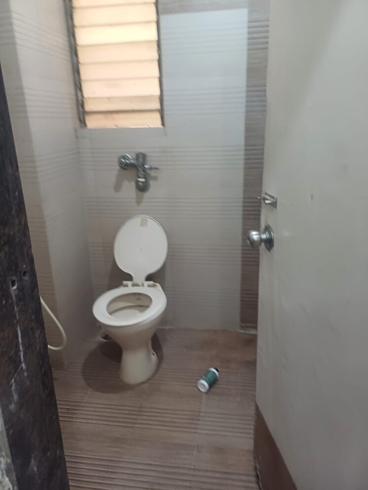 Bathroom, best-complex-andheri-west 3 Bedroom 950 Sq.Ft. Apartment In Andheri West Mumbai 7829060