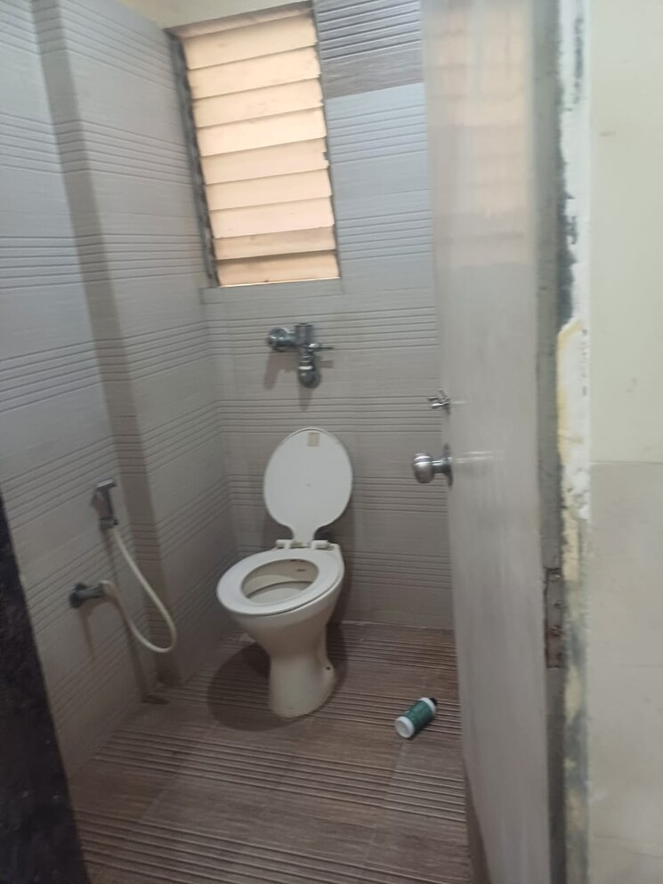 Bathroom, best-complex-andheri-west 3 Bedroom 950 Sq.Ft. Apartment In Andheri West Mumbai 7829060
