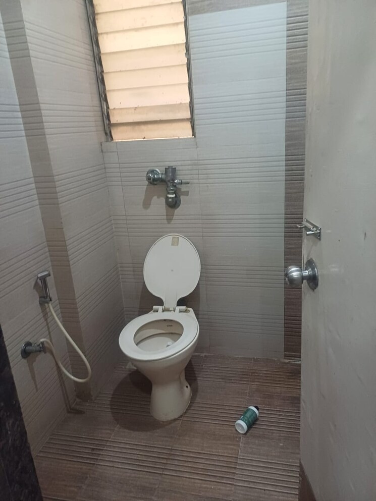 Bathroom, best-complex-andheri-west 3 Bedroom 950 Sq.Ft. Apartment In Andheri West Mumbai 7829060